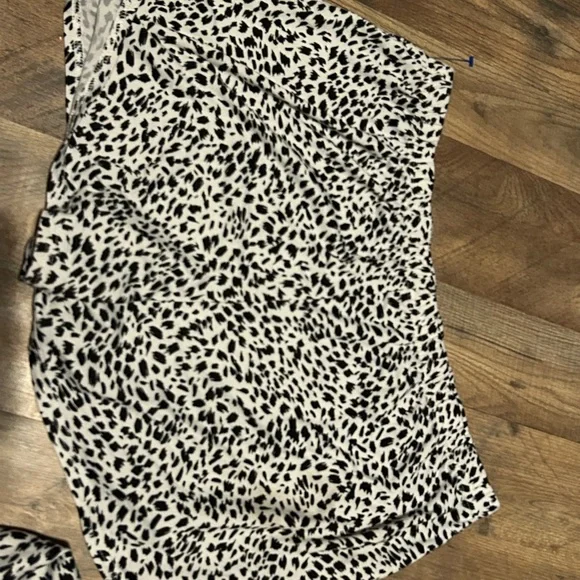 Michelle Miller two piece shirt and shorts lounge set. Size large with - Picture 5 of 5